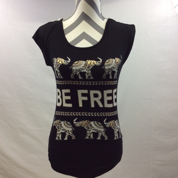 Free Kisses Tops - 🎉Sale 🎉Free Kisses Black Short Sleeve Top